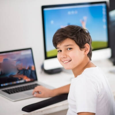 Bambini-studi-con-il-computer